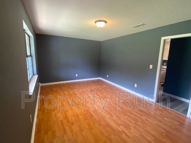 Building Photo - 5003 Marylin Ln