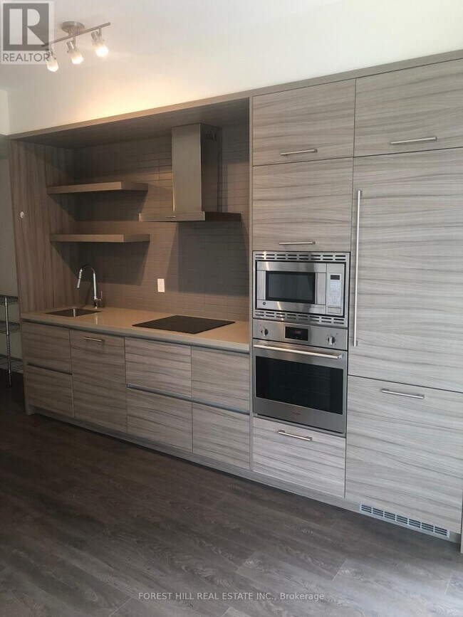 Photo du bâtiment - 2221 Yonge St