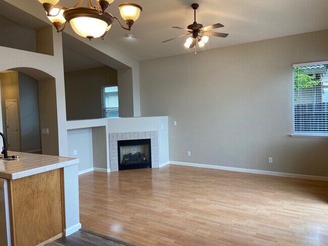 Building Photo - 1575 Latherton Way