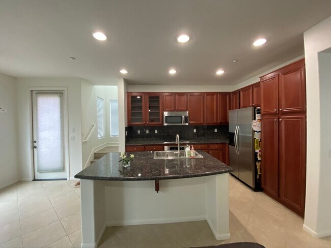 Building Photo - Stunning 3-Bedroom Home in Costa Del Sol –...