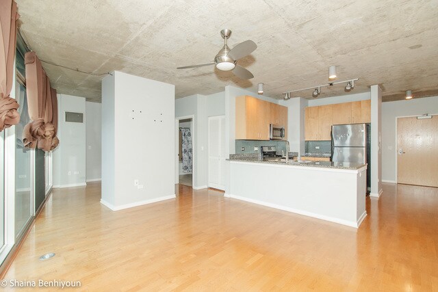 Building Photo - 611 S Wells St
