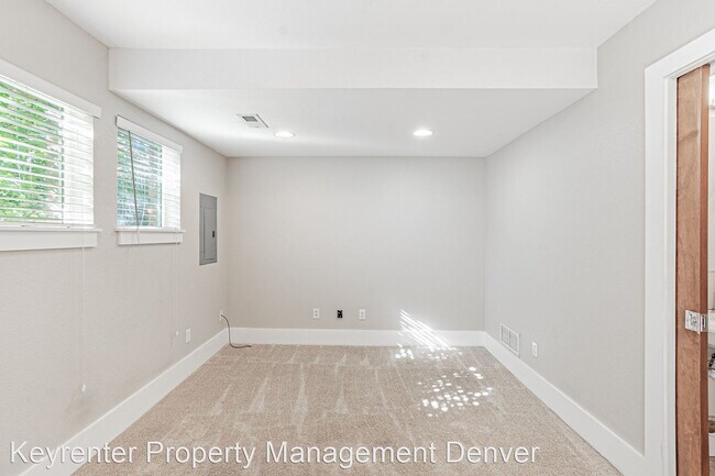 Building Photo - 2 br, 3 bath House - 1869 Vine St