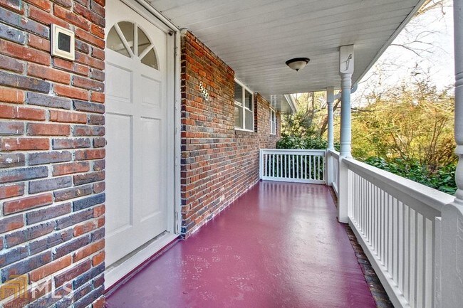 Building Photo - 2224 Golden Dawn Dr SW