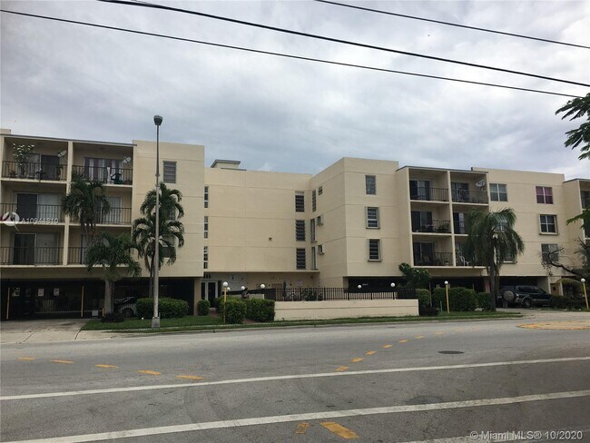 Building Photo - 555 NE 123rd St