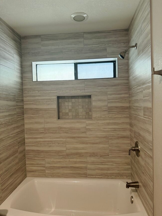 Building Photo - 308 Christie Ct