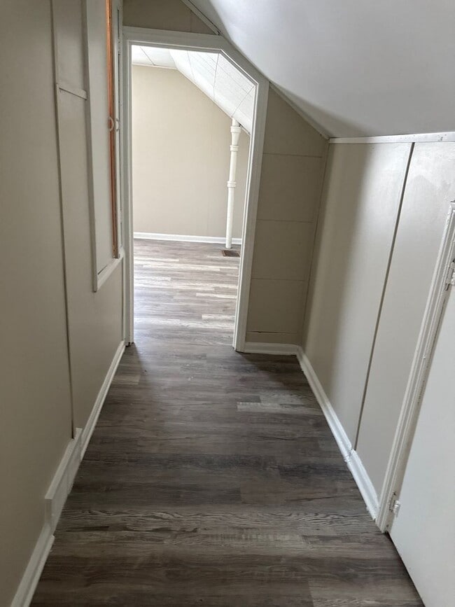 Building Photo - Renovated 4-Bedroom Home – We Welcome Sect...