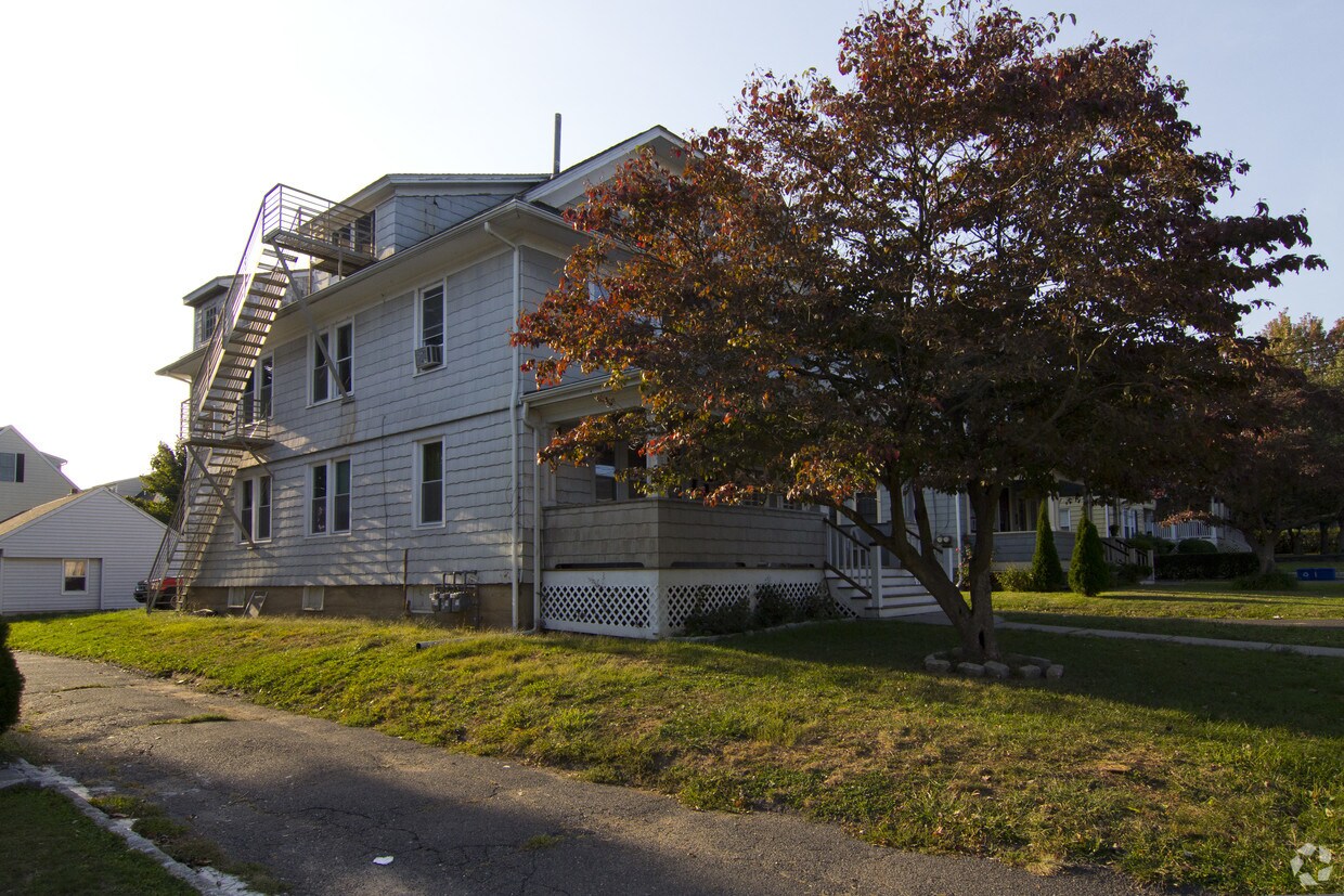 Building Photo - 29 Woodbury Ave