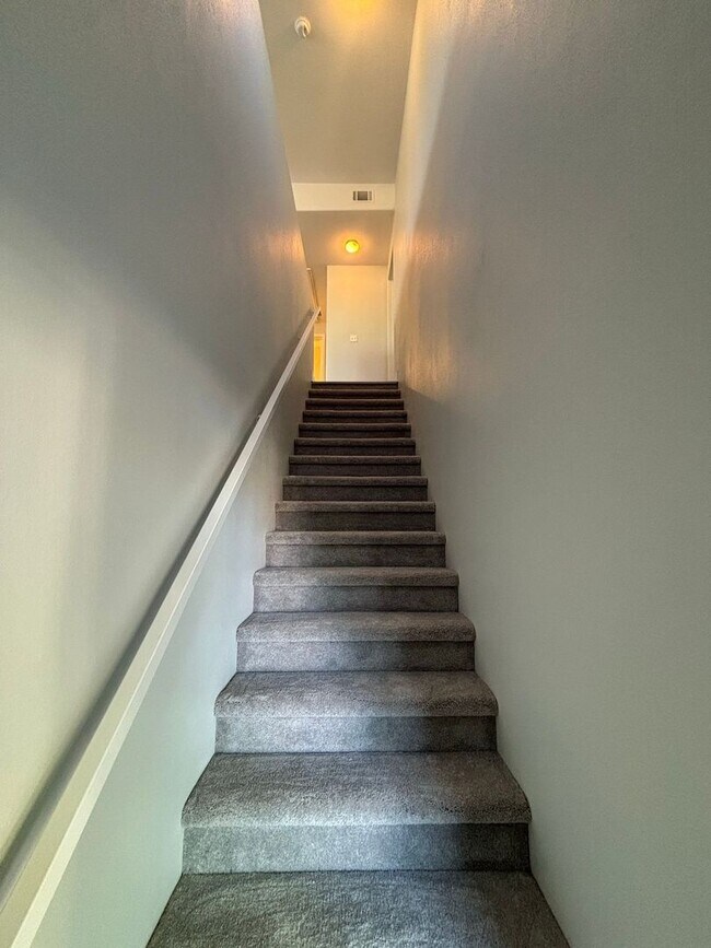 Foto del edificio - *CUTE 2 MASTER BEDROOM CONDO IN GATED COMMUNITY!!*