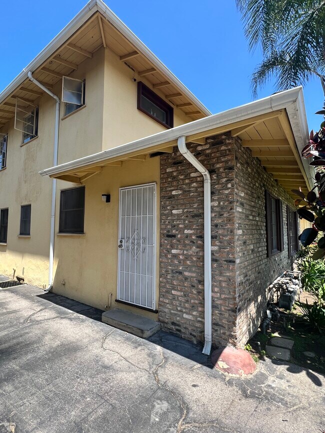 Building Photo - 5509 Radford Ave