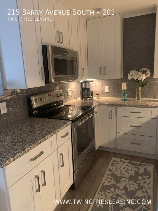Building Photo - Updated 2nd floor with Deck 2 bed 2 bath C...