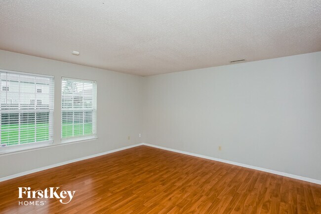 Foto del edificio - 5744 N Jefferson Dr