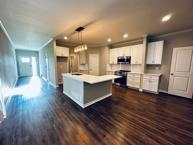 Building Photo - {1095} Modern Townhome Available Immediate...