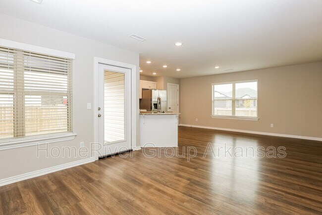 Building Photo - 1130 Riverside Dr