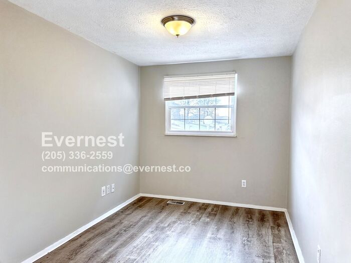 Foto principal - 2068 Robin Hood Dr
