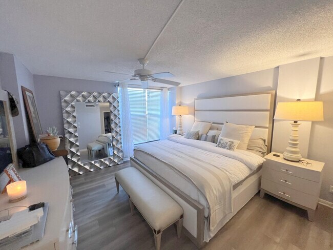 Building Photo - 1 Royal Palm Way