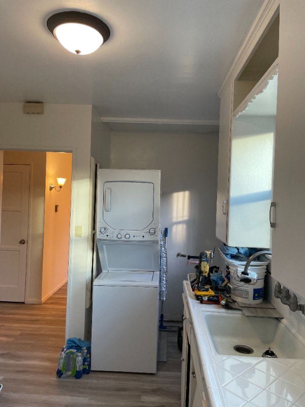 Building Photo - 1301 N Buena Vista St