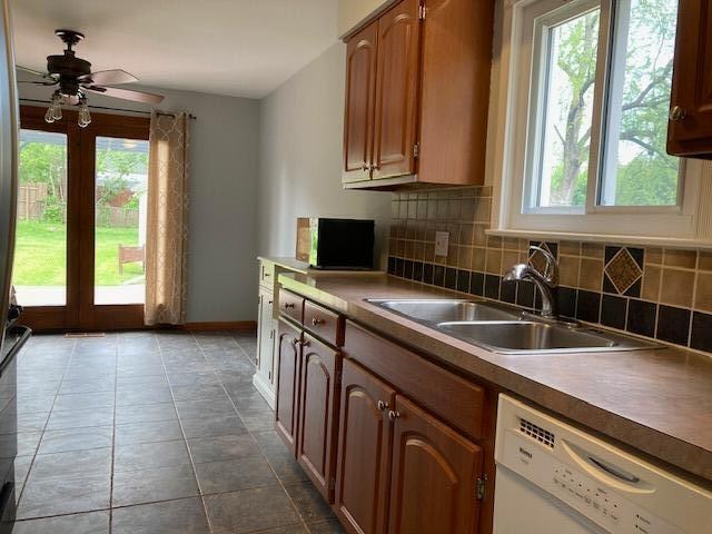 Building Photo - 3300 Fernwood Ave