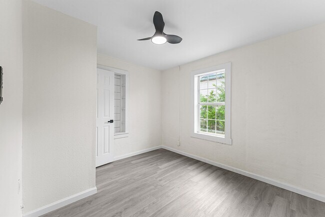 Foto del edificio - 4715 Engleford St