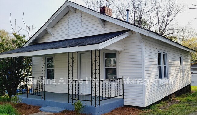 Building Photo - 1319 4th St