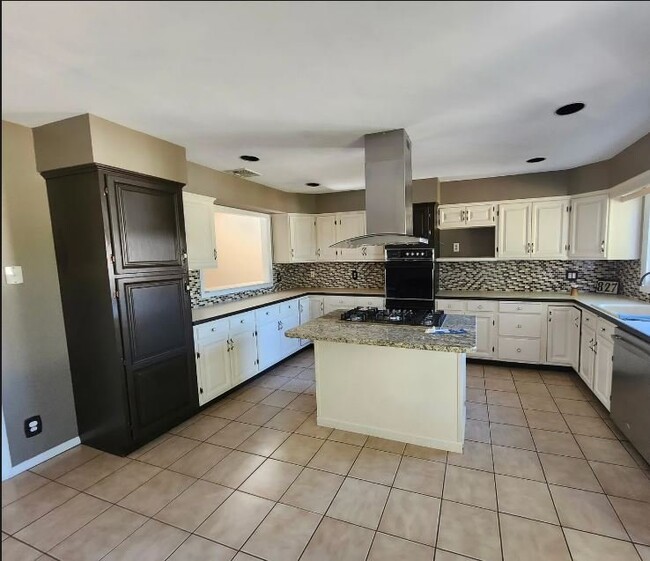 Building Photo - 827 Savitt Pl