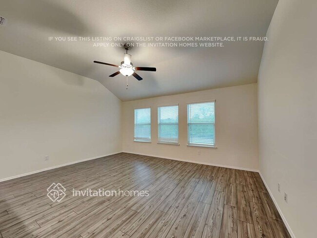 Building Photo - 1800 Alamandine Ave