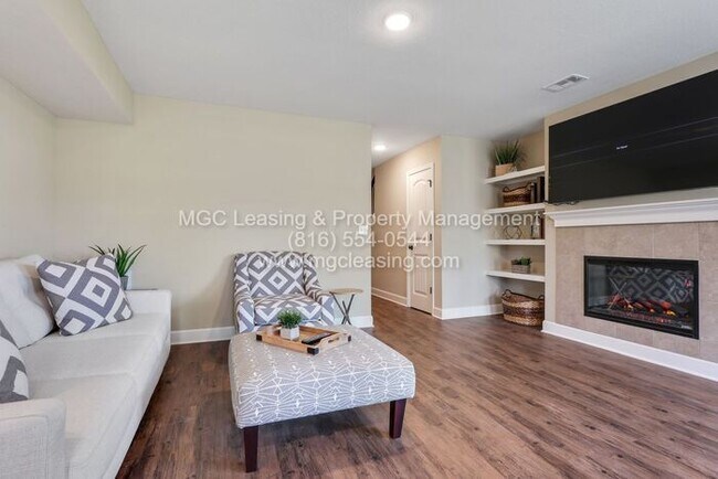 Foto del edificio - Serrano Townhomes: Where Comfort Meets Con...