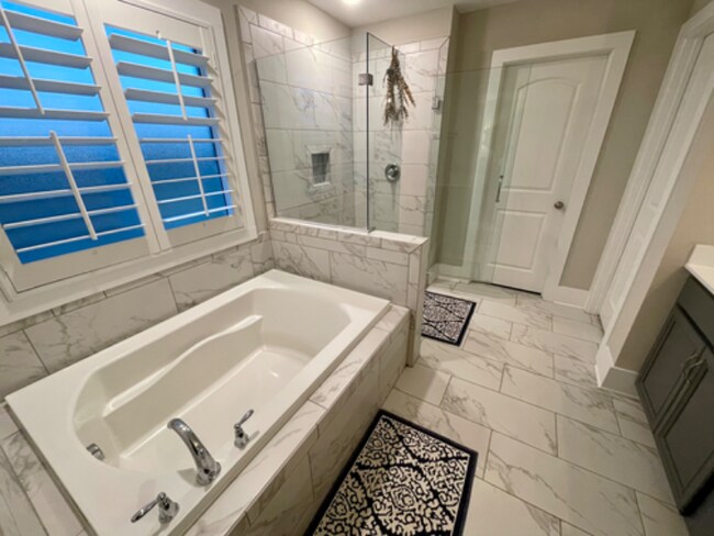 Foto del edificio - 7123 Hickory Cv Wy