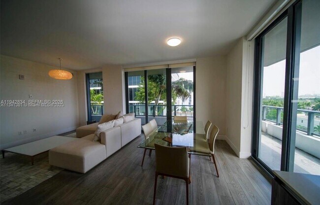 Foto del edificio - 2960 NE 207th St