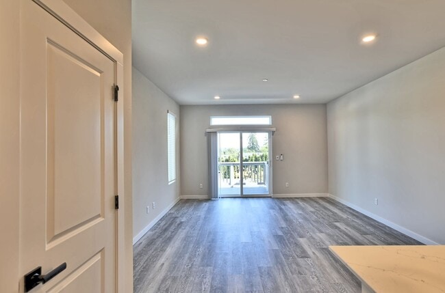 Foto del edificio - Brand New Luxury Townhomes - Avail Nov 1st!