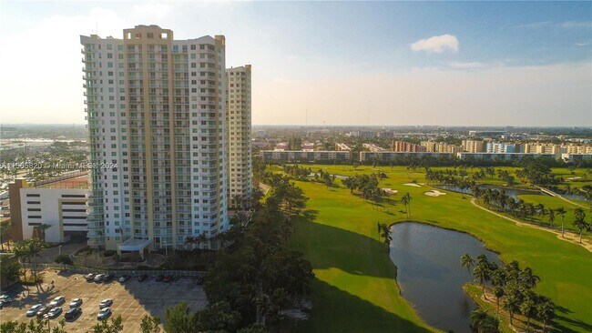 Foto del edificio - 1745 E Hallandale Beach Blvd