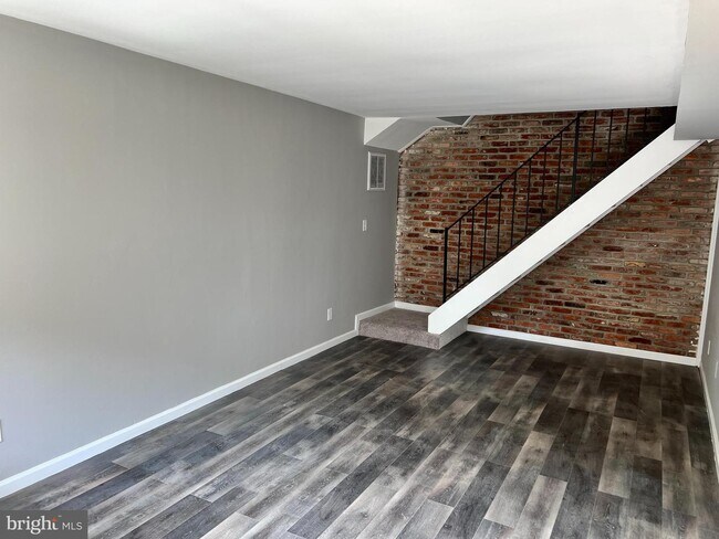 Foto del edificio - 1719 Fountain Rock Way