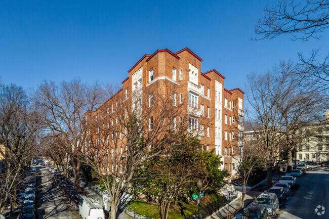 Building Photo - 1615 Kenyon St NW