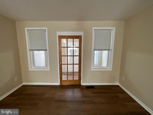 Building Photo - Recently Renovated 3-Bedroom Home in South...