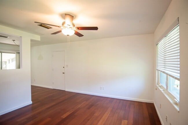 Building Photo - 1800 Jasmine Dr
