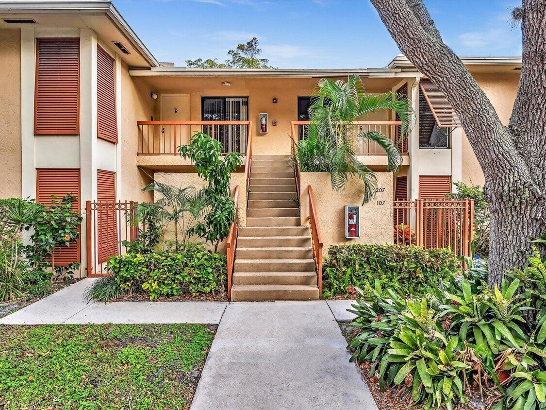 Foto principal - 3939 NE 5th Ave