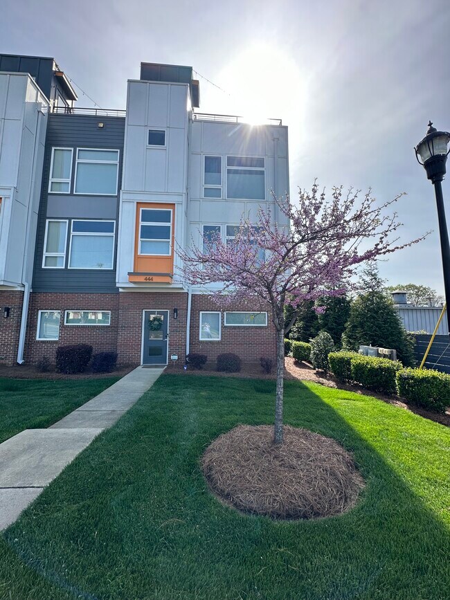 Foto del edificio - 444 Southend Crossing Ln