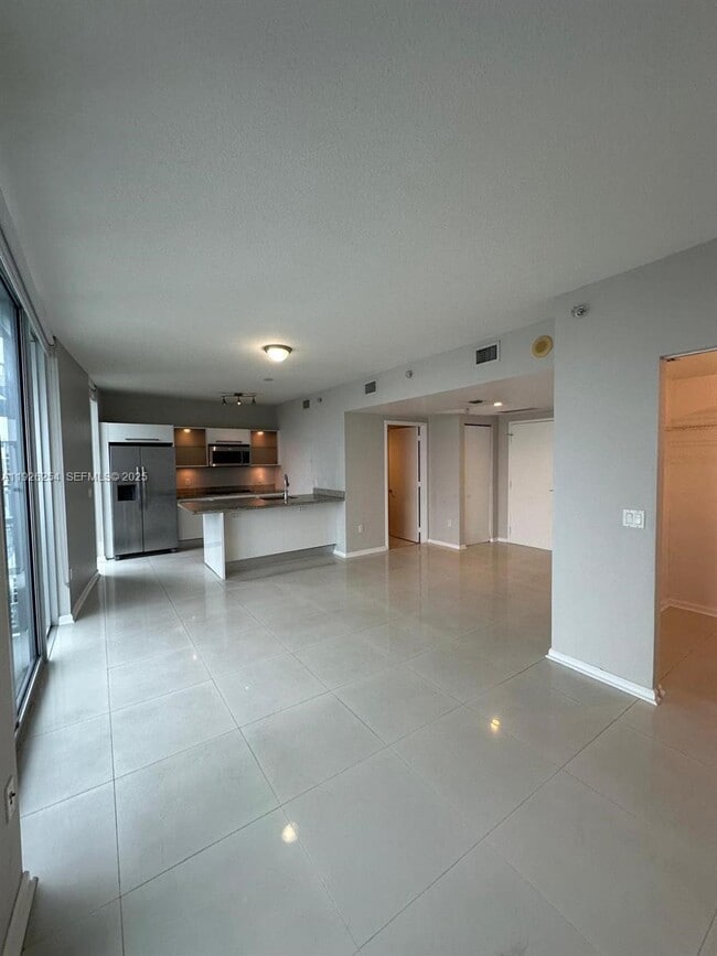 Foto del edificio - 185 SW 7th St