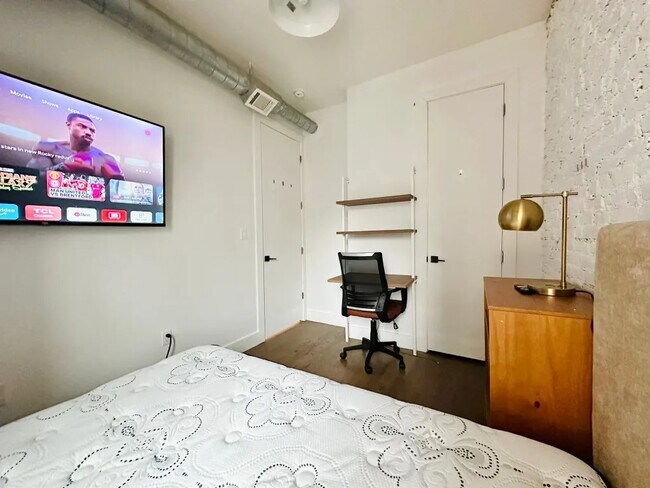 Foto del edificio - Furnished room/NOT APARTMENT