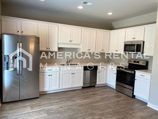 Foto del edificio - Home for Rent in Jasper, AL!! Available to...