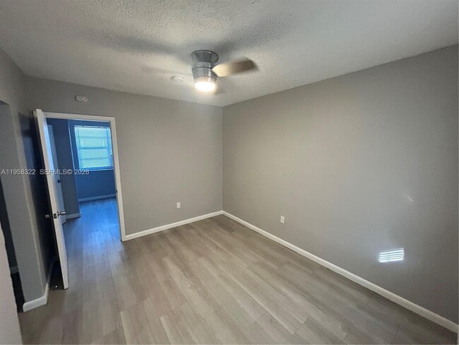 Foto del edificio - 1720 NW 1st Pl