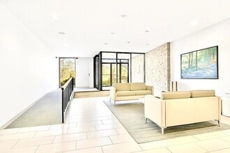 Building Photo - 416 Benedict Ave