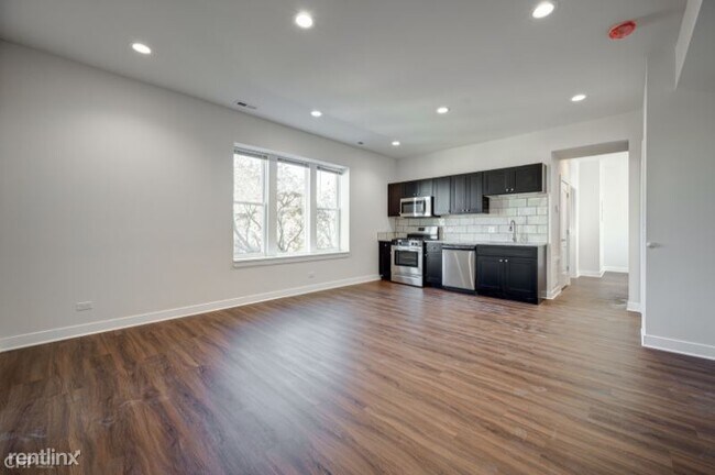 Foto del edificio - 3135 W Montrose Ave