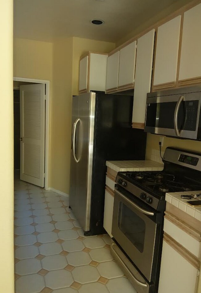 Foto del edificio - Welcome to our Beautiful, Spacious 2 Bedrooms 2.5 Full Bath Townhouse!