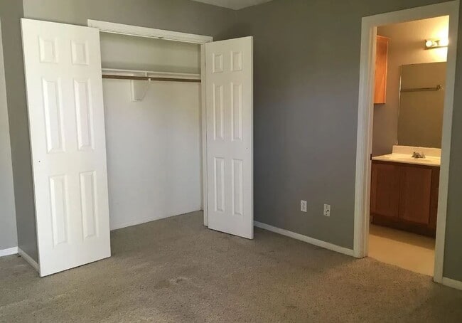 Building Photo - 1742 Rock Hollow Loop