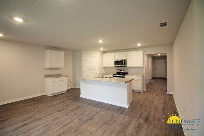 Building Photo - Gorgeous 4 Bedroom Home in Crestview!
