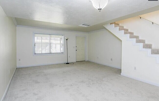 Foto del edificio - Centrally Located 3 bedroom 2.5 bath Townhome.