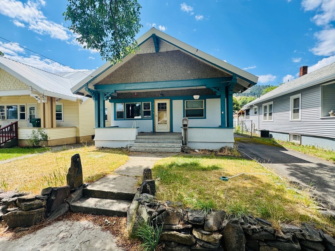 Primary Photo - 2108 Cedar St