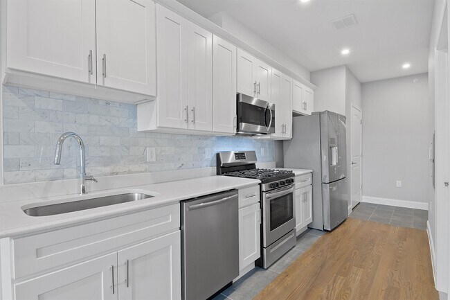 Foto del edificio - 311-315-315 West Side Ave