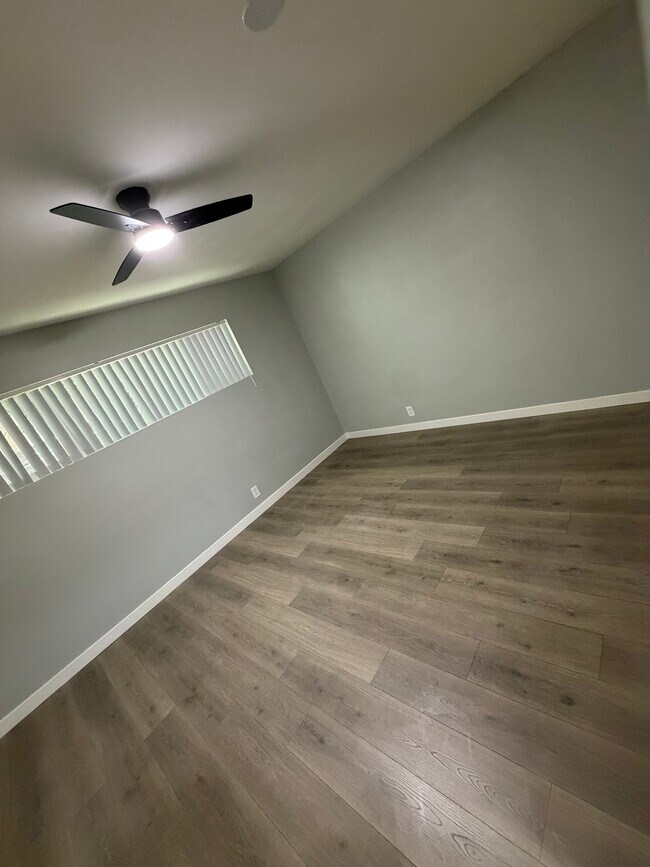 Building Photo - 6932 Woodley Ave