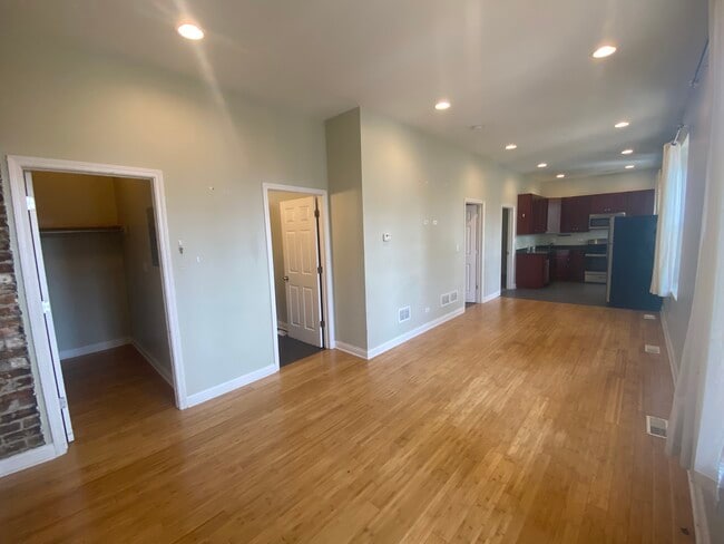 Building Photo - 3741 W Le Moyne St